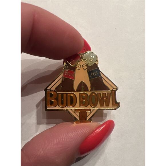 Vintage Lot Of Budweiser Anheuser Busch Magnets And Pin Bud Man Bud Bowl - Picture 2 of 7